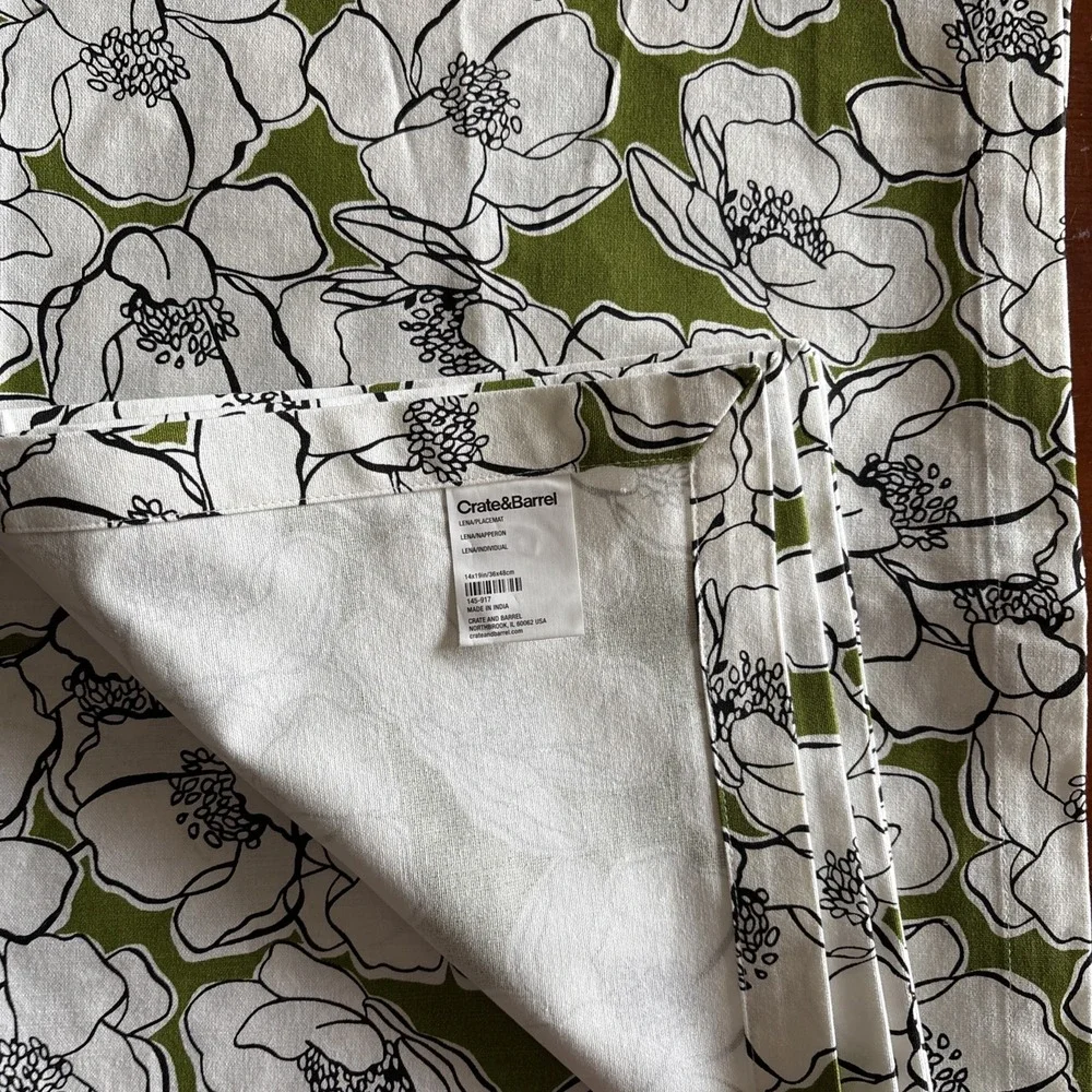 Crate & Barrel Lena ‎ Green floral  Placemats  Set Of 4, New Without Tags